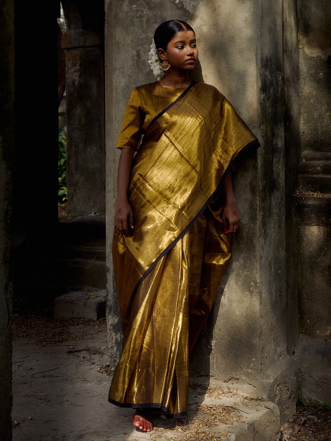 

HUTS AND LOOMS Tissue Saree, Gold