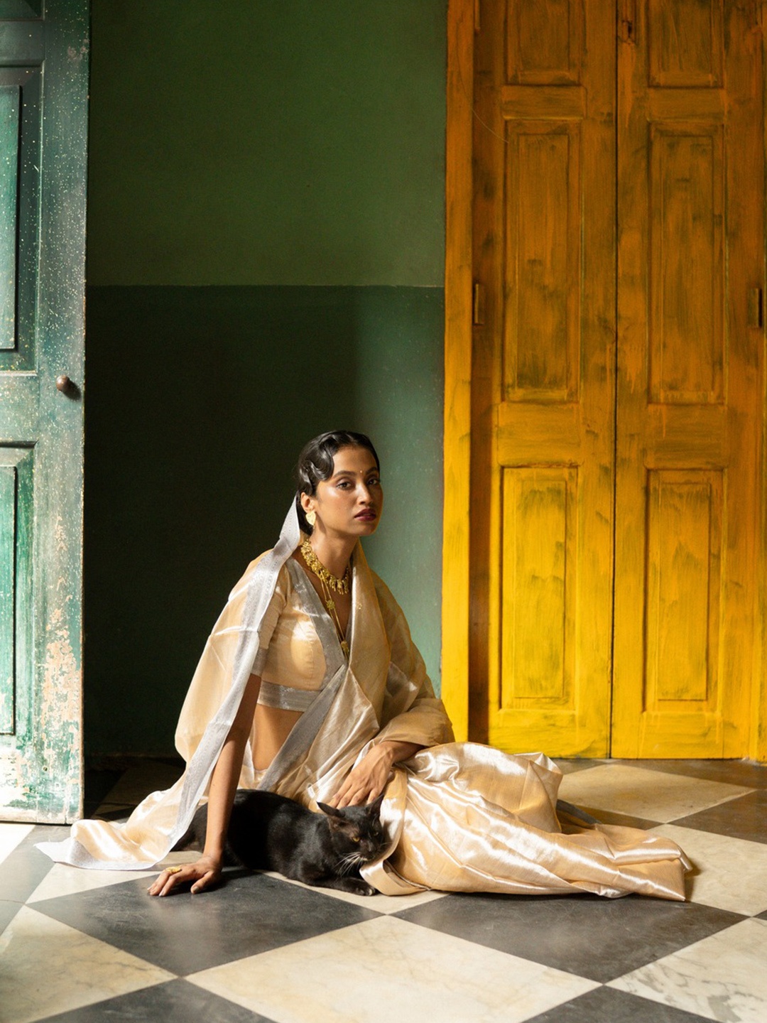

HUTS AND LOOMS Silk Tissue Banarasi Saree, Cream