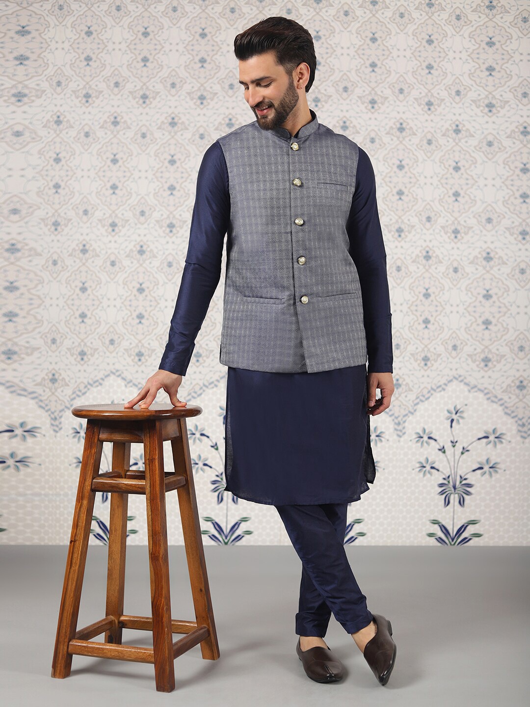 

Ode by House of Pataudi Regular Kurta with Churidar, Navy blue