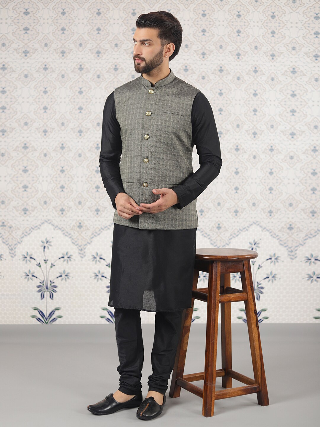 

Ode by House of Pataudi Regular Kurta with Churidar, Black