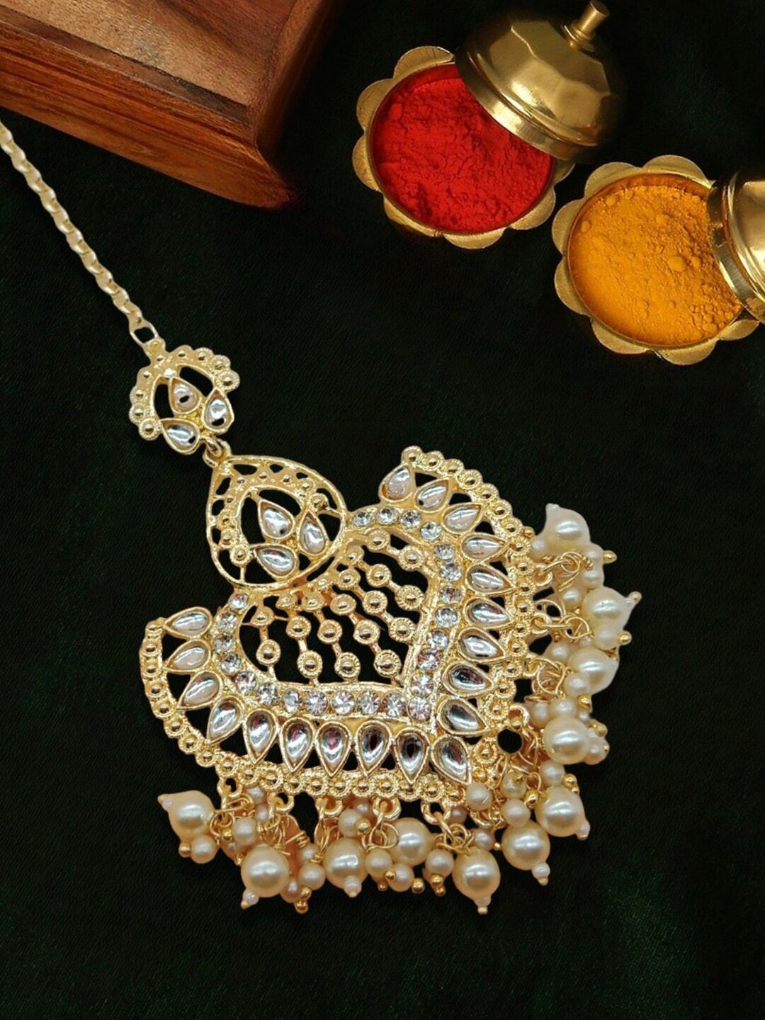 

OOMPH Kundan Studded Mang Tikka, Gold