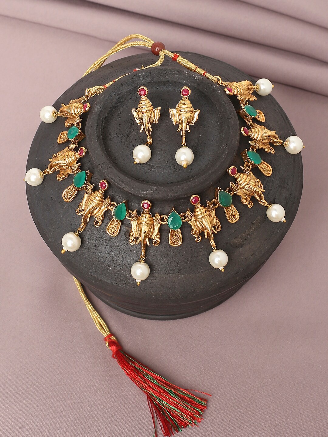 

OOMPH kundan Studded Jewellery Set, Gold