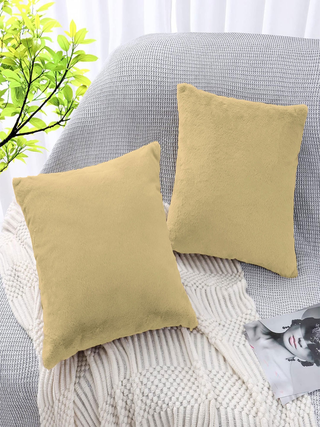 

LUXEHOME INTERNATIONAL Gold Toned 2 Pieces Square Cushion Covers