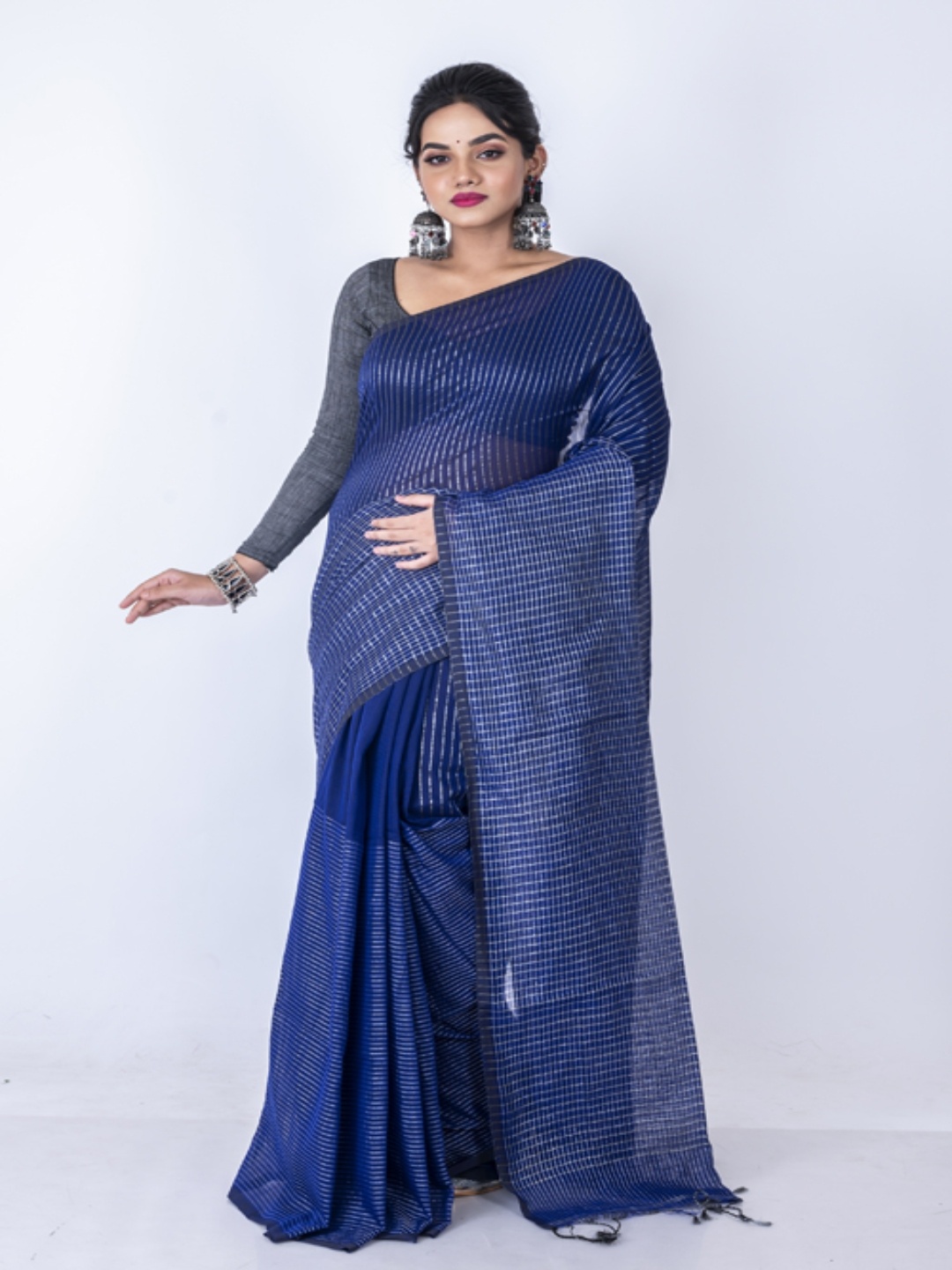 

Morchari Striped Printed Saree, Navy blue