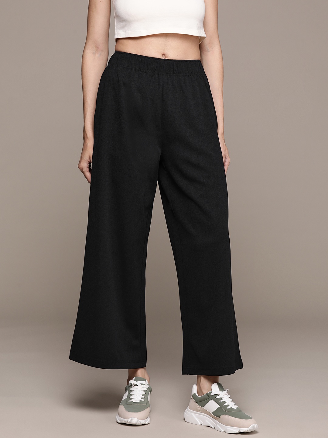 

Roadster The Lifestyle Co. Flared Pleated Trousers, Black