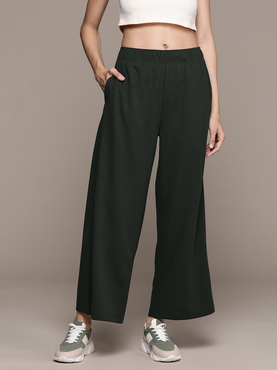 

Roadster The Lifestyle Co. Flared Pleated Trousers, Black