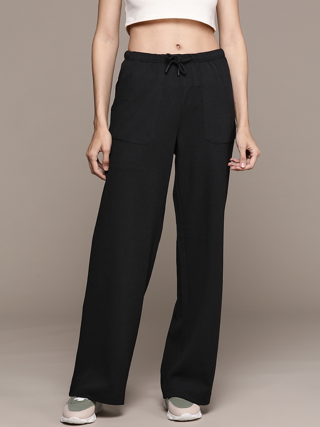 

Roadster The Lifestyle Co. Mid-Rise Flared Trousers, Black