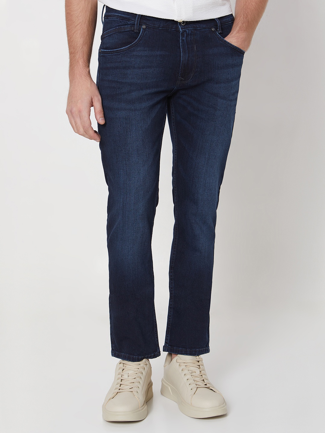 

Mufti Men Straight Fit Light Fade Clean Look Whiskers & Chevrons Stretchable Jeans, Blue