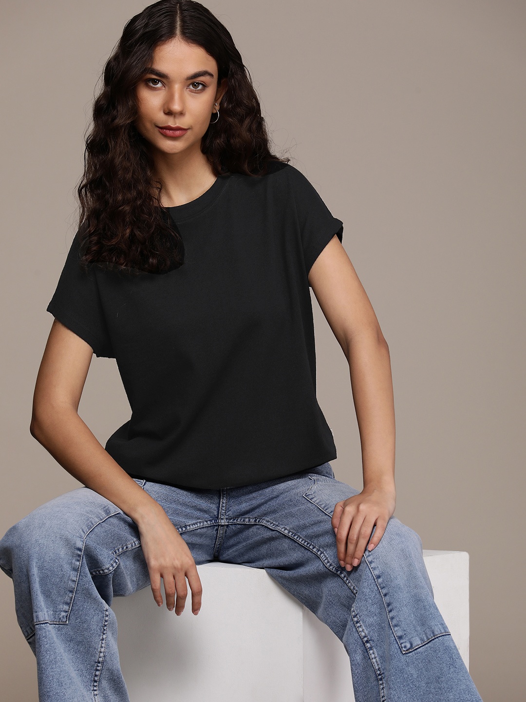 

The Roadster Life Co. Extended Sleeves T-shirt, Black