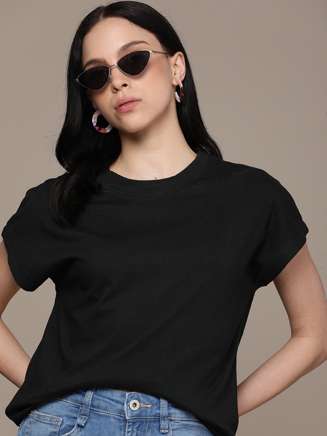 

The Roadster Life Co. Solid Extended Sleeves Boxy T-shirt, Black