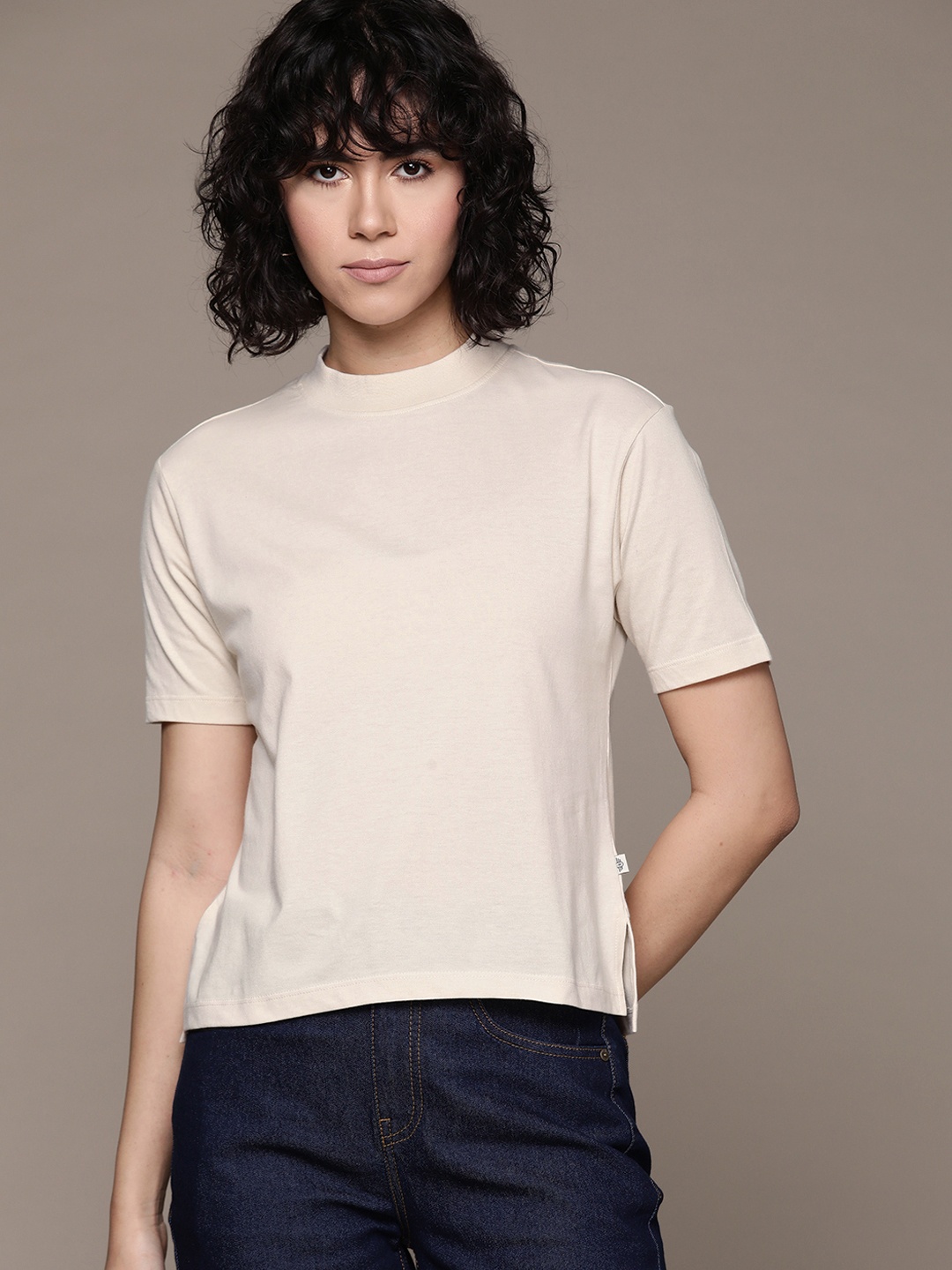 

The Roadster Lifestyle Co. Round Neck Solid T-shirt, Beige