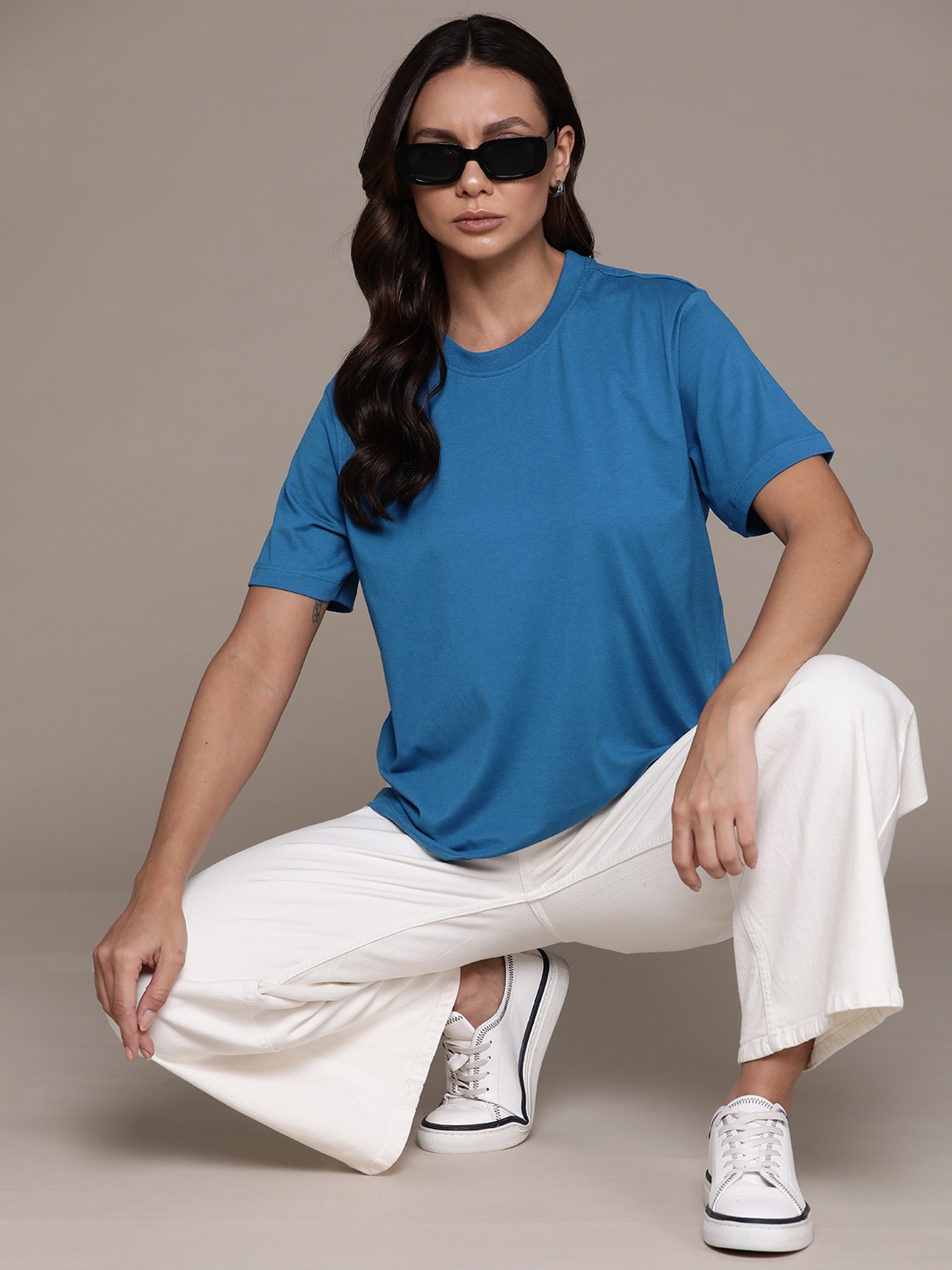

The Roadster Lifestyle Co. Women Solid T-shirt, Blue