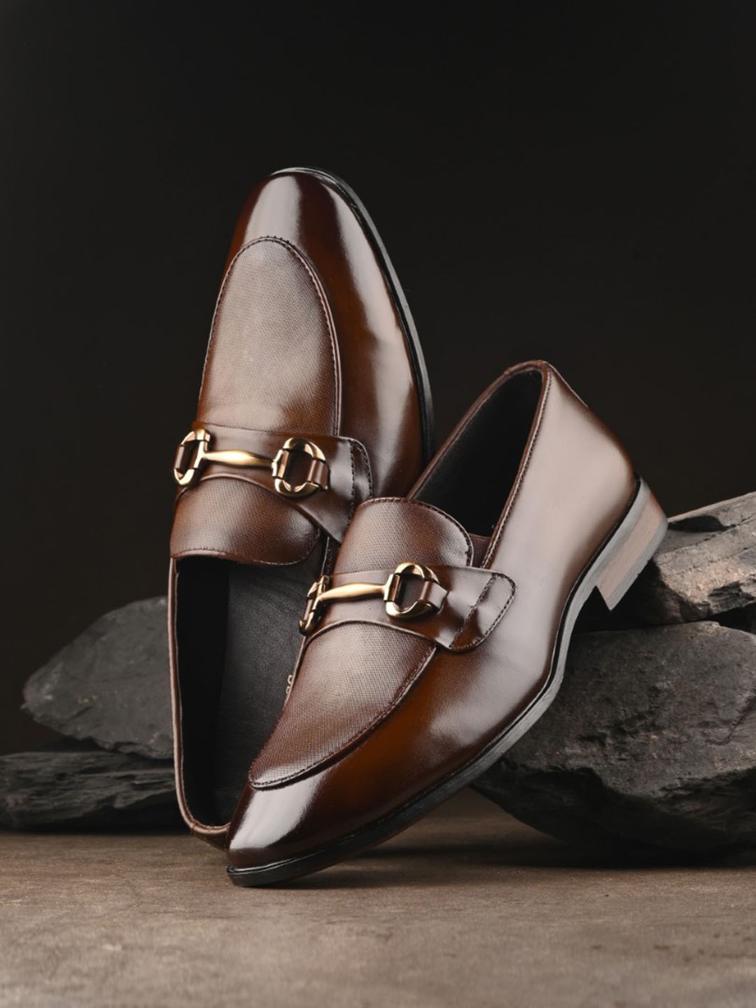 

Egoss Men Textured Leather Horsebit Formal Loafers, Tan
