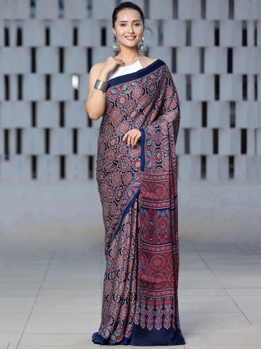 

Prasam Ethnic Motifs Printed Block Print Saree, Blue