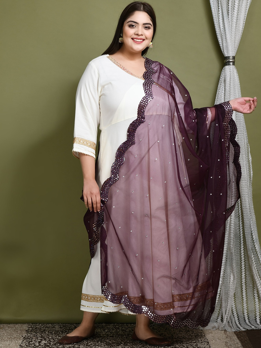 

PrettyPlus by Desinoor.com Floral Embroidered Organza Dupatta With Mirror Work, Lavender