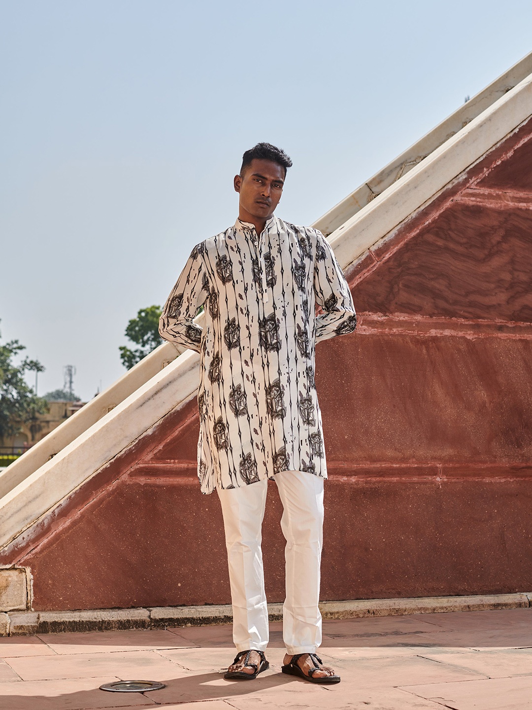 

QB MEN Ethnic Motifs Printed Pure Silk Kurta, White