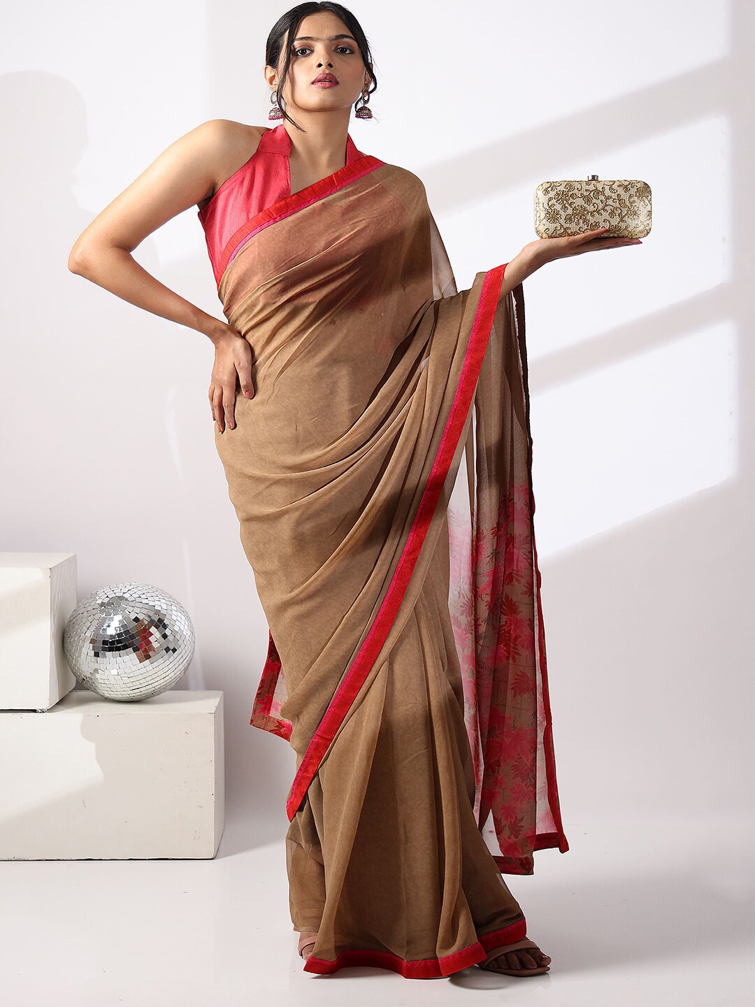 

PATLIPALLU Floral Printed Saree, Beige