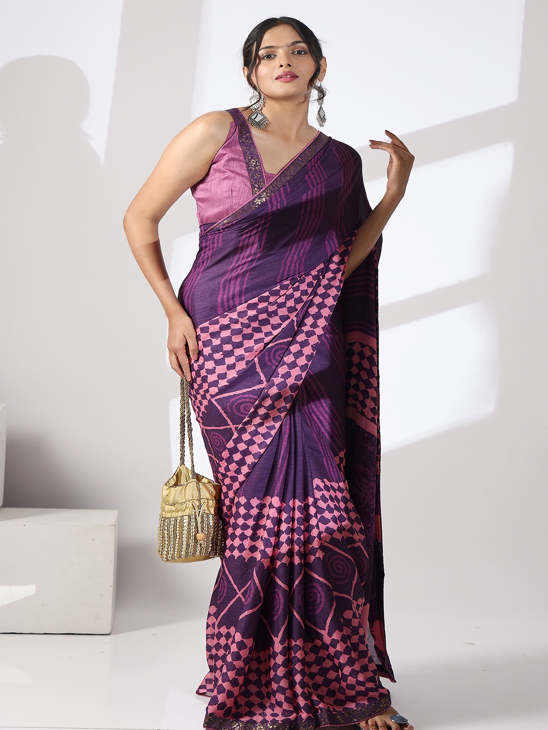 

PATLIPALLU Geometric Printed Georgette Saree, Violet