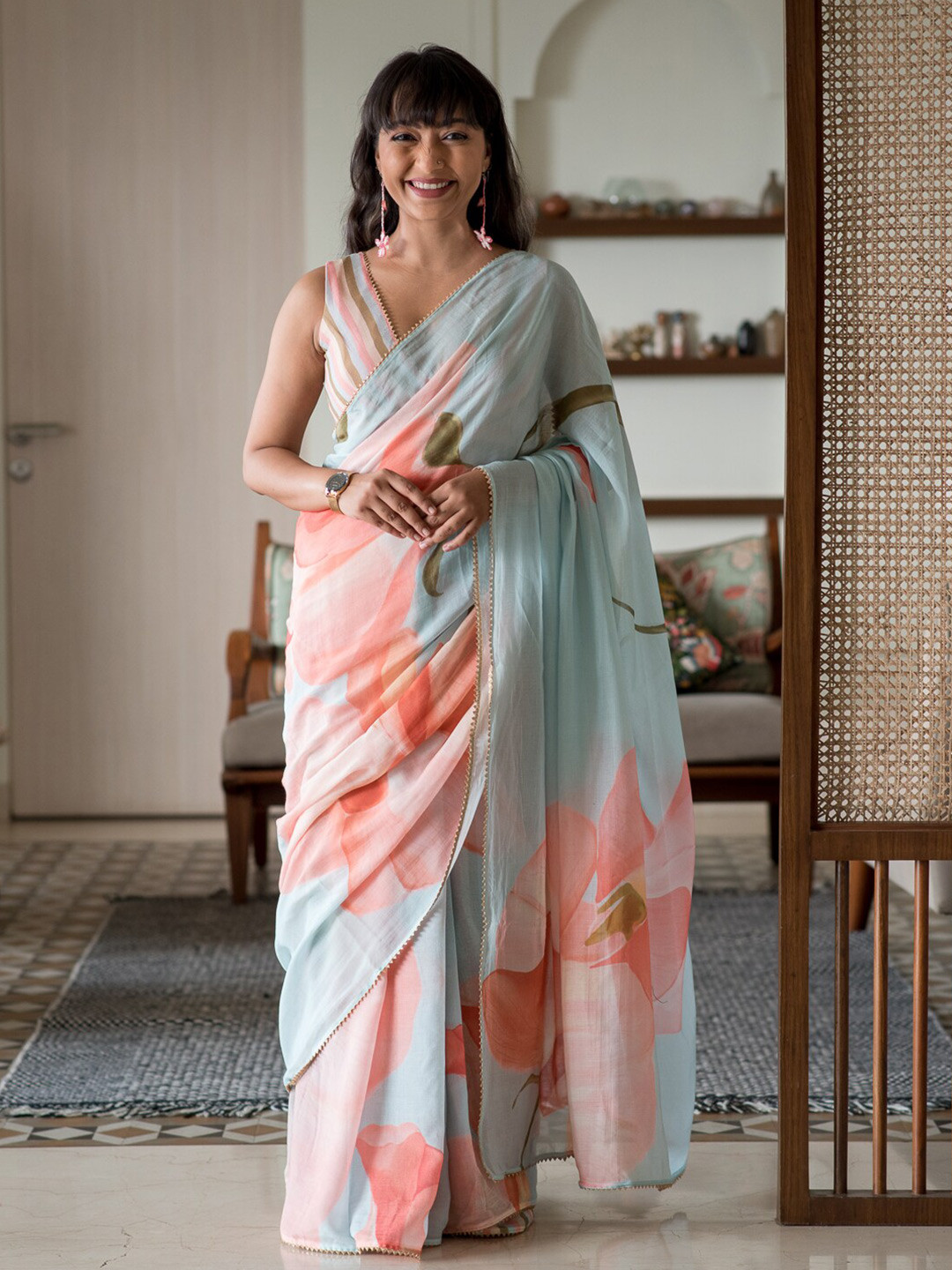 

Suta Blue & Red Floral Printed Pure Cotton Saree