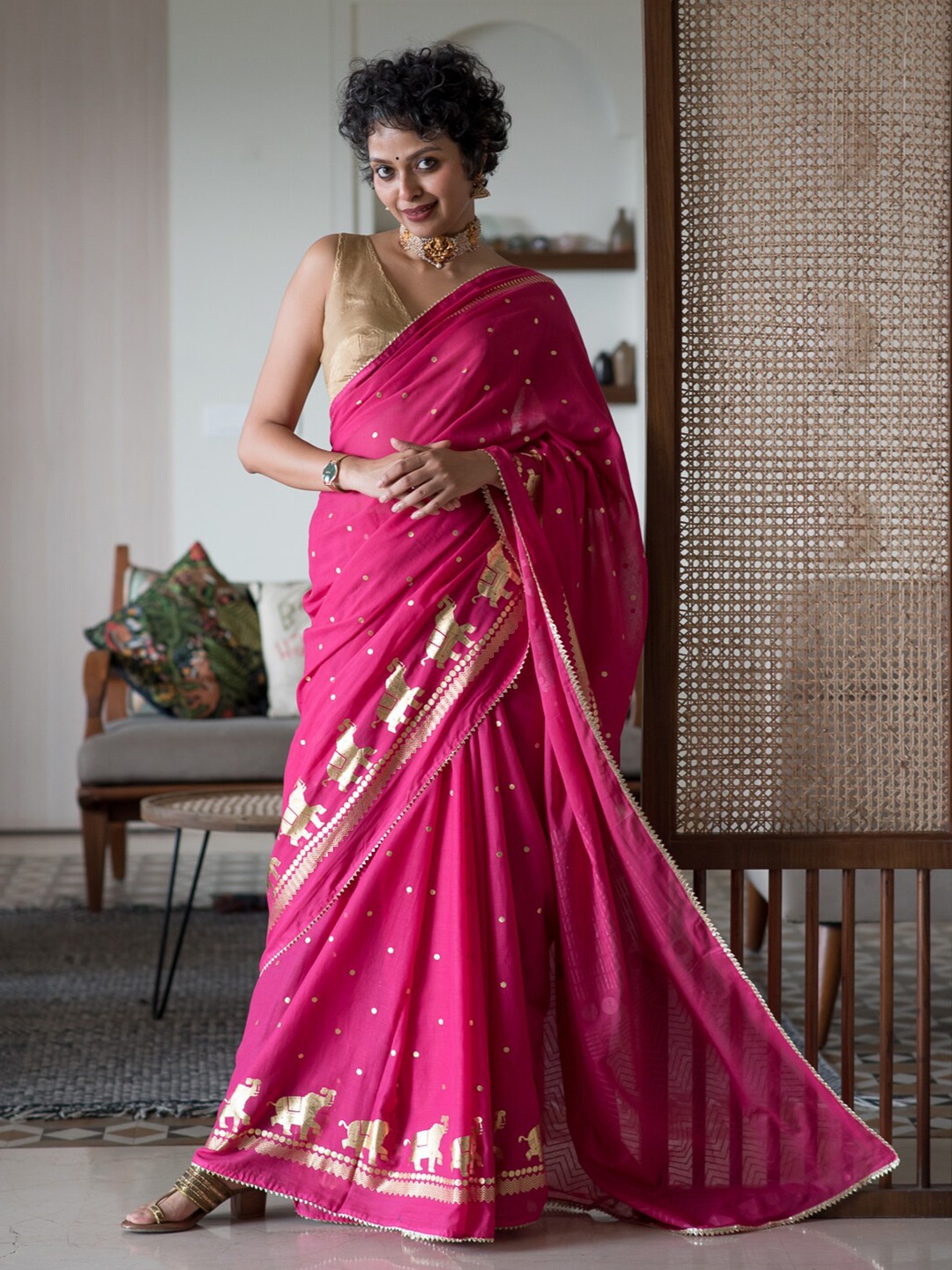 

Suta Floral Printed Embellished Saree, Pink