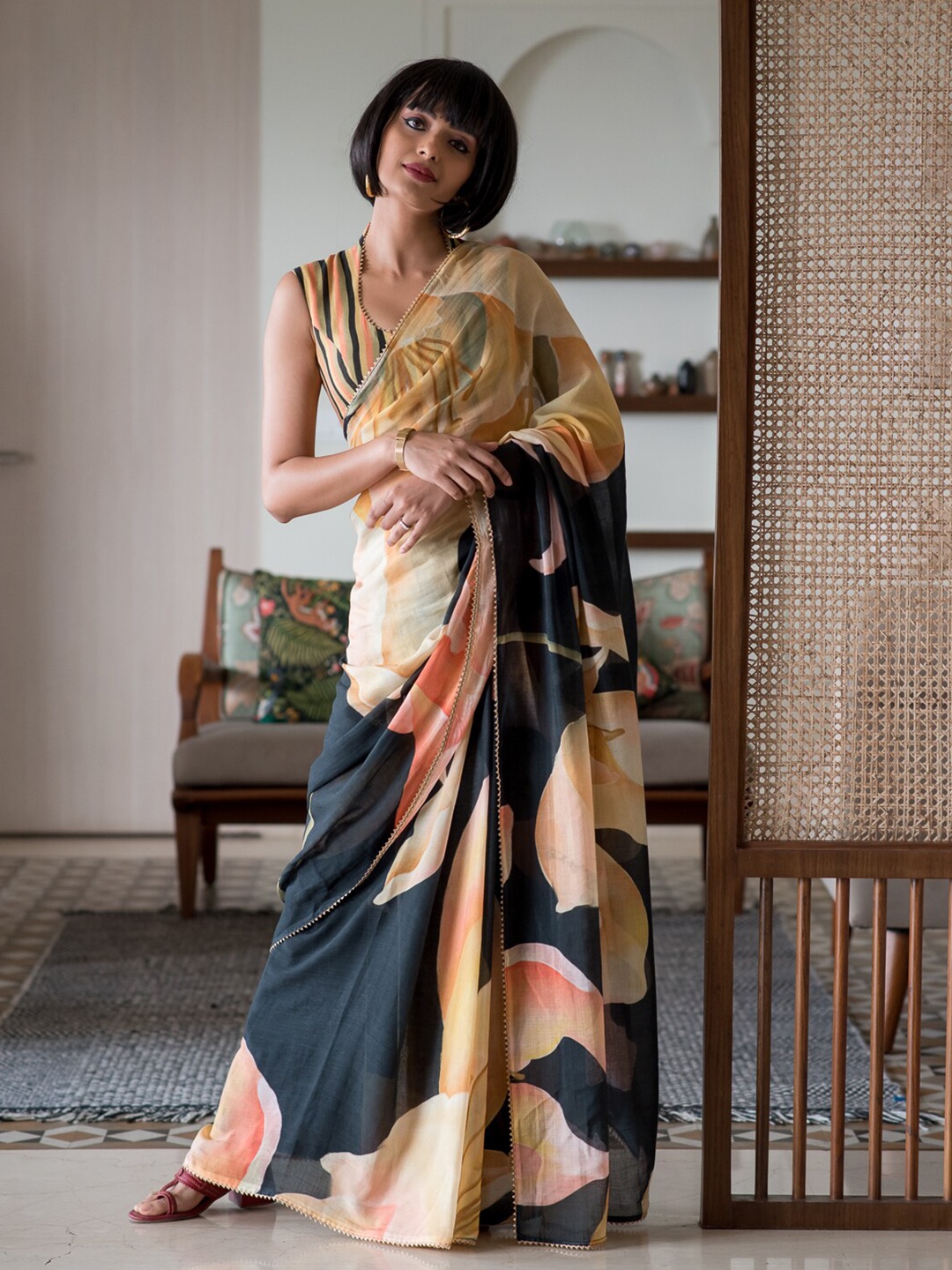 

Suta Floral Printed Pure Cotton Saree, Black