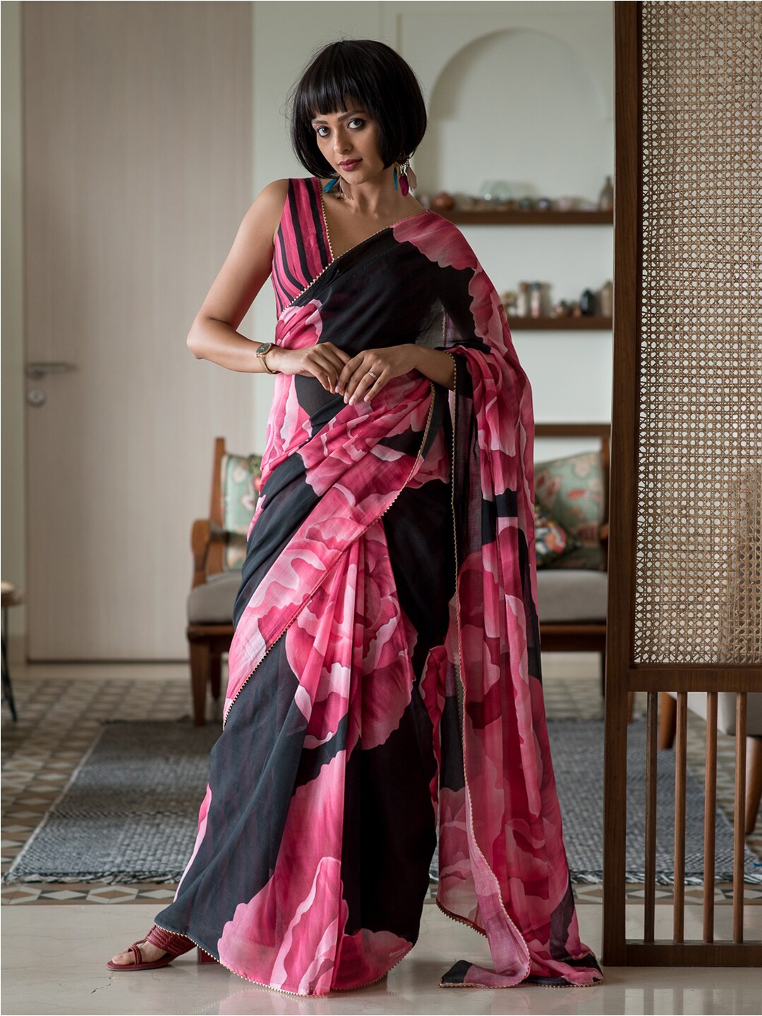 

Suta Floral Printed Gotta Patti Pure Cotton Saree, Black
