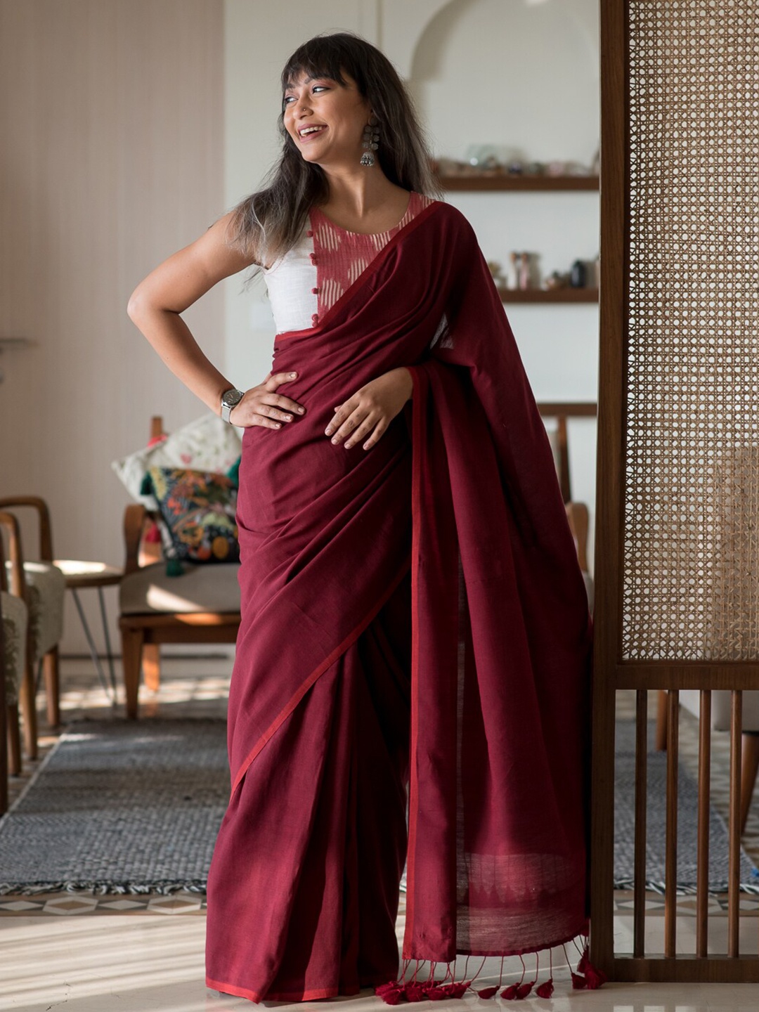 

Suta Solid Cotton Blend Saree, Maroon