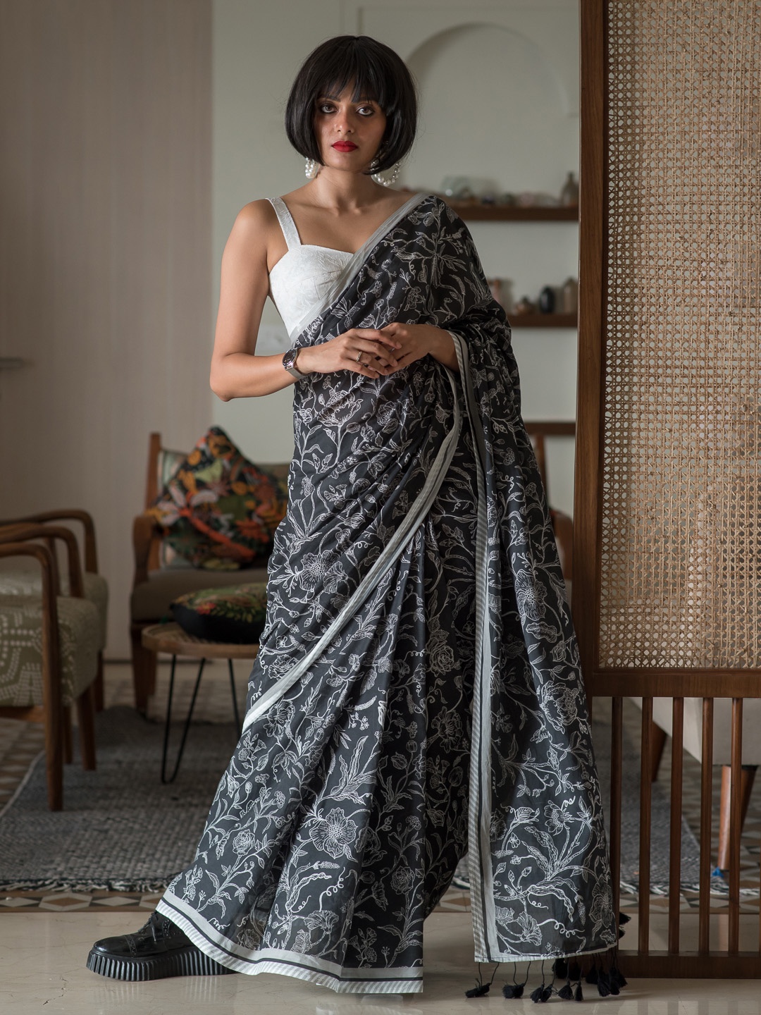 

Suta Floral Printed Pure Cotton Saree, Black