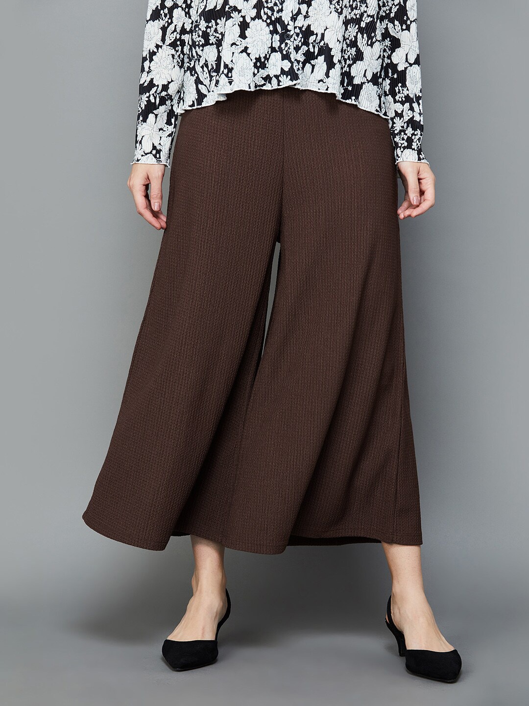 

CODE by Lifestyle Women Parallel Trousers Mid-Rise Cropped Trousers, Brown
