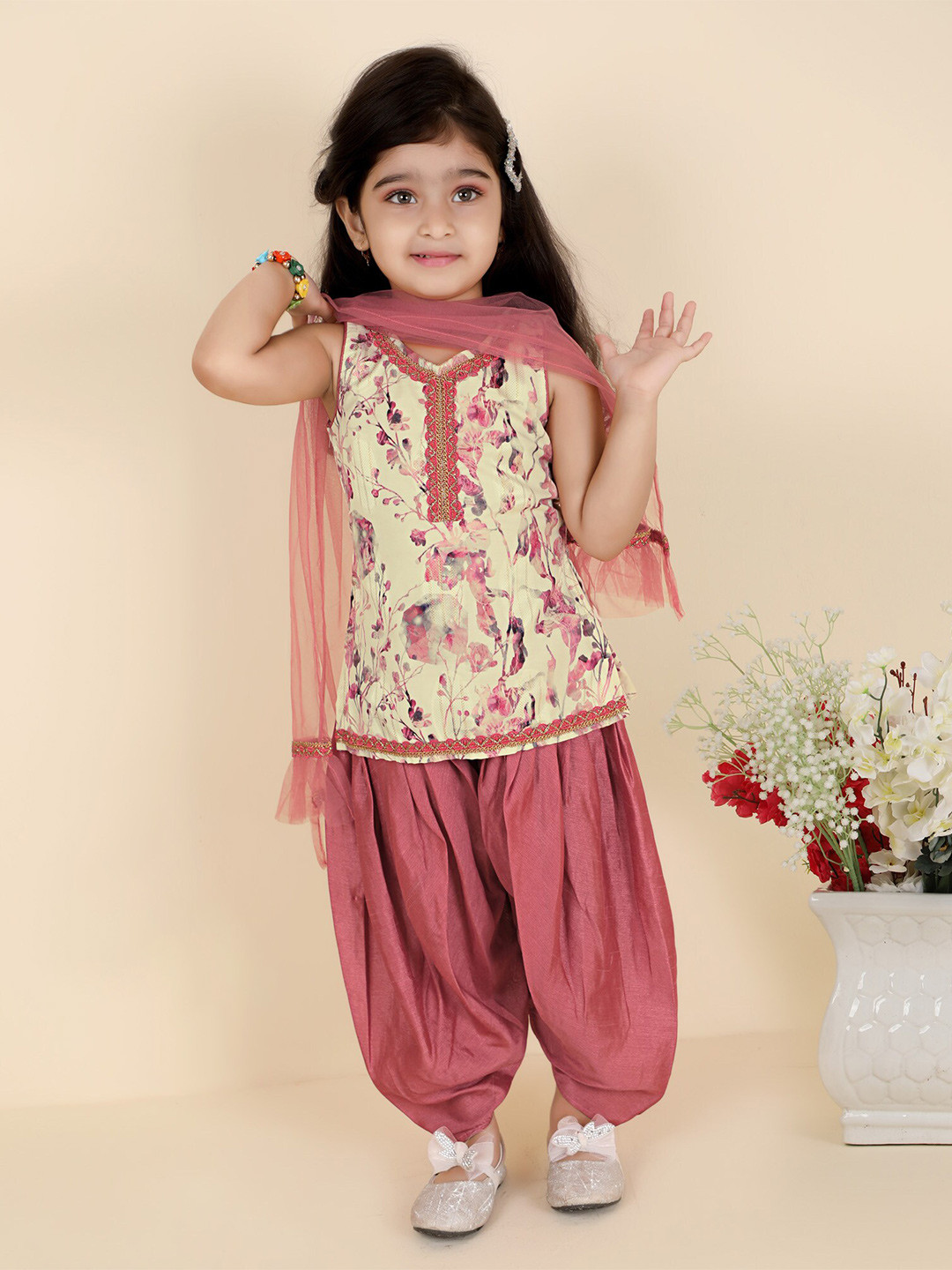 

KIDS FARM Girls Floral Printed Regular Gotta Patti Kurti with Dhoti Pants & With Dupatta, Pink