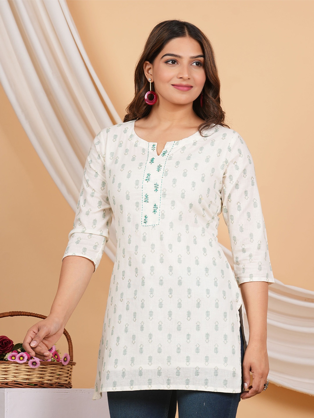 

ZOYOTO Ethnic Motifs Printed Thread Work Pure Cotton Kurti, Off white