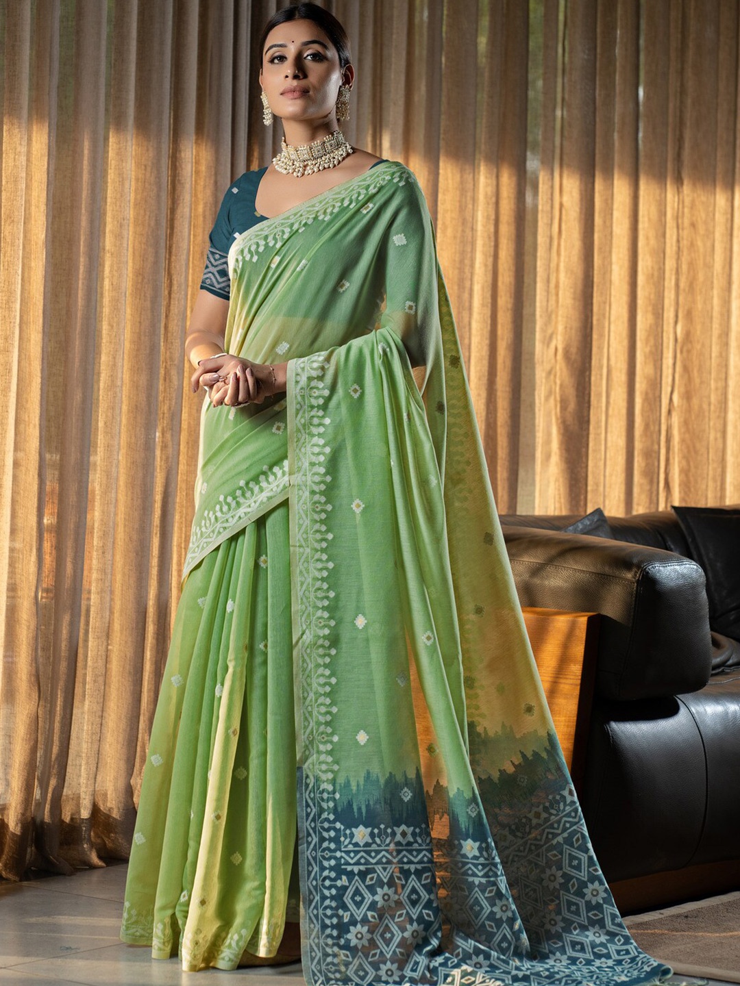 

GAJARAI Ethnic Motifs Woven Design Jamdani Saree, Green