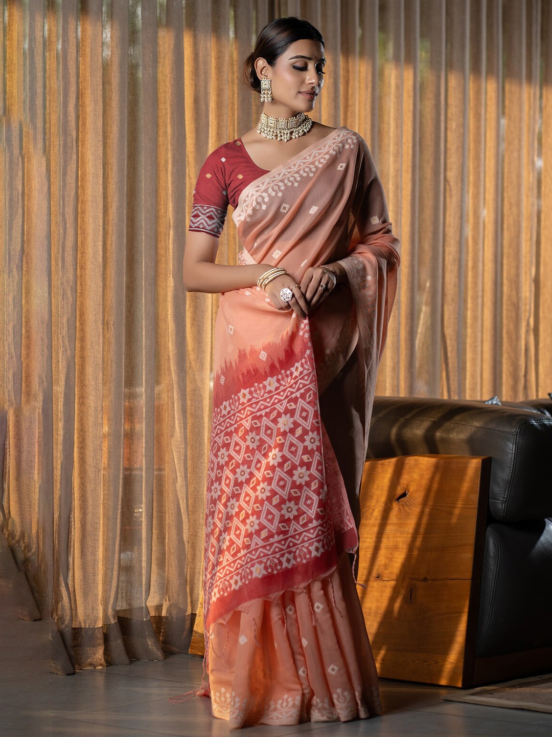 

GAJARAI Ethnic Motifs Woven Design Jamdani Saree, Peach