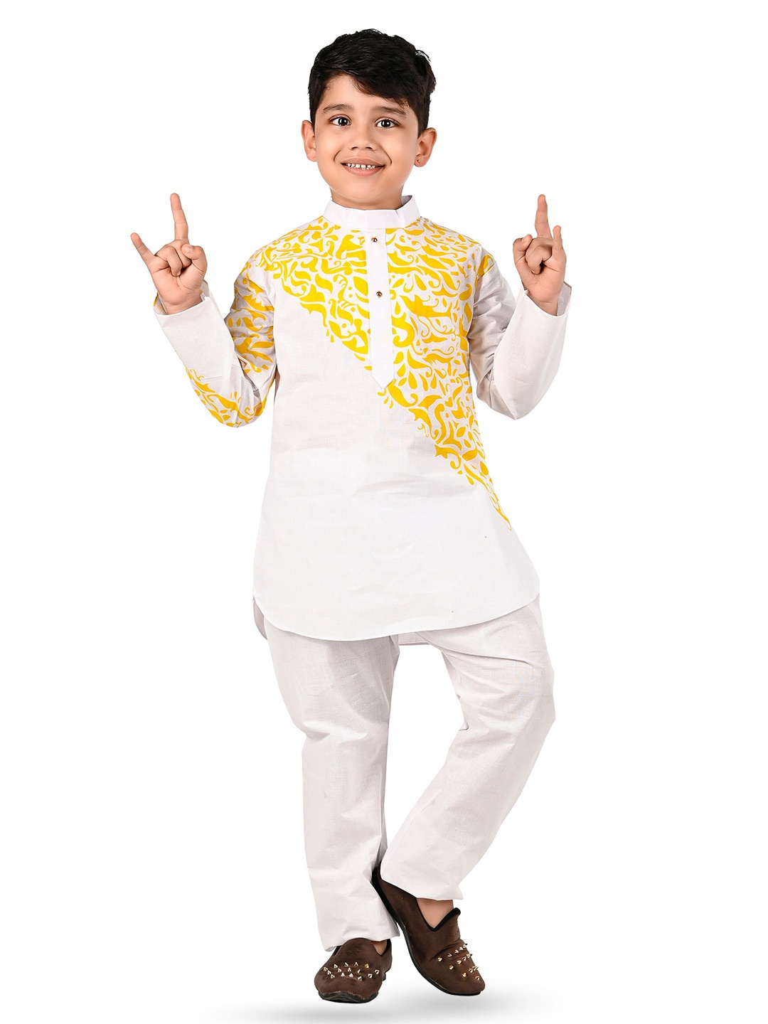 

BAESD Boys Floral Printed Regular Pure Cotton Mandarin Collar Kurta with Trousers, Yellow