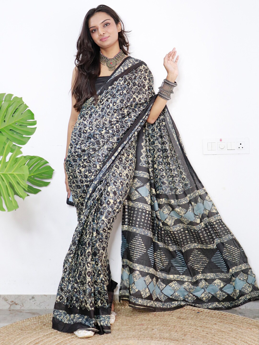 

Saree mall Dabu Poly Cotton Bagh Ready to Wear Saree, Black