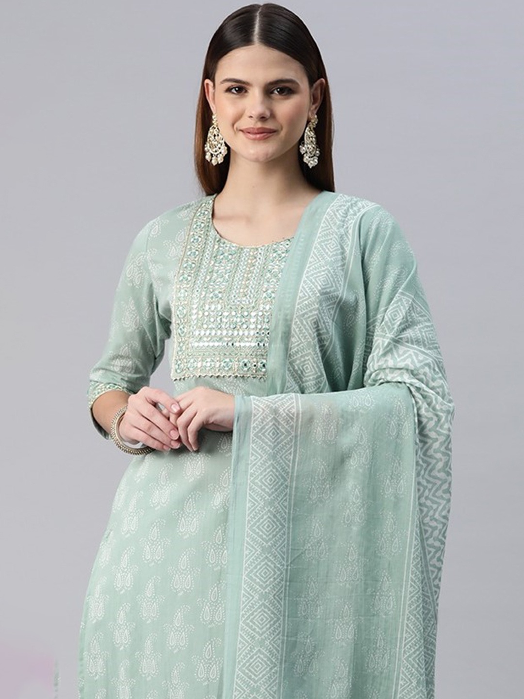 

Readiprint Women Paisley Printed Regular Thread Work Pure Cotton Kurta with Trousers & With Dupatta, Green