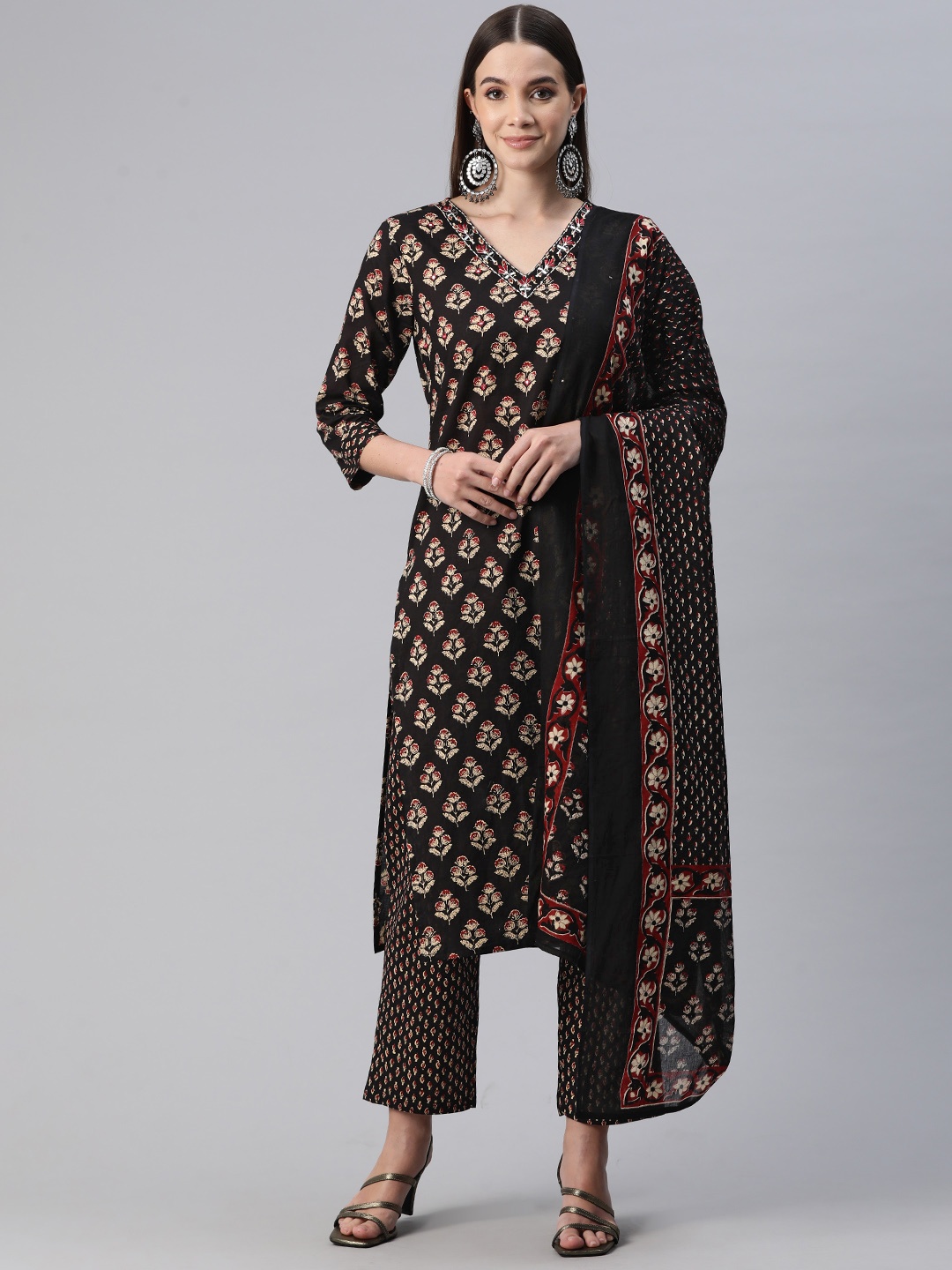 

Readiprint Fashions Floral Printed Thread Work Pure Cotton Kurta with Trousers & Dupatta, Black