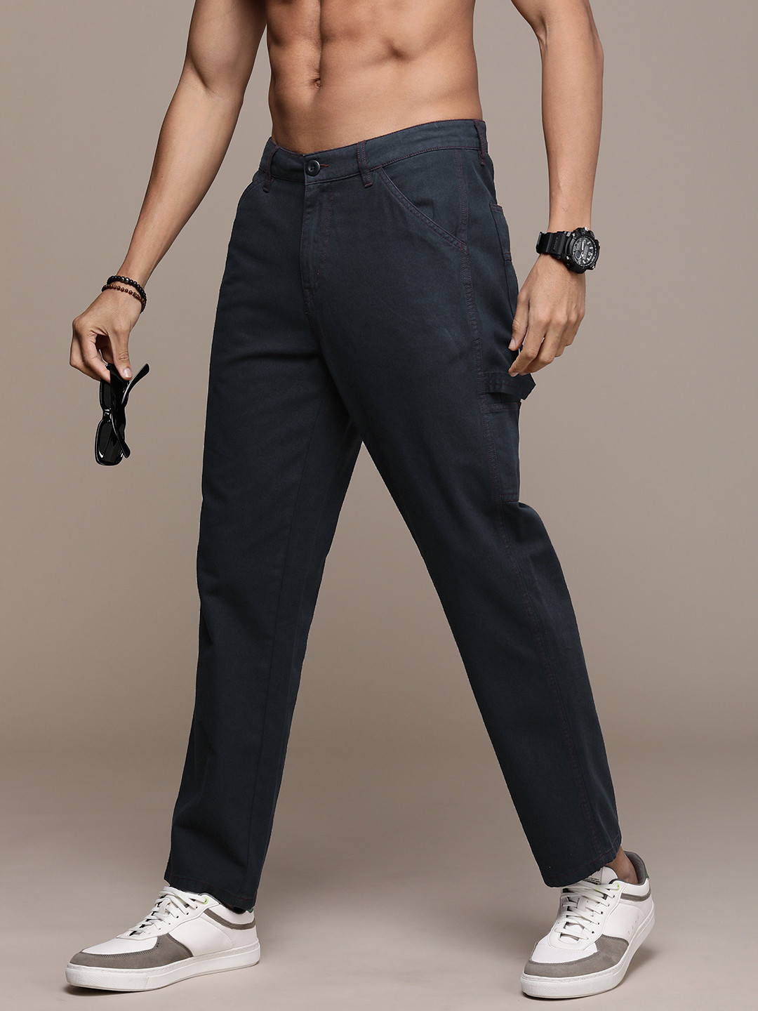

Roadster Men Solid Straight Fit Chinos Trousers, Navy blue