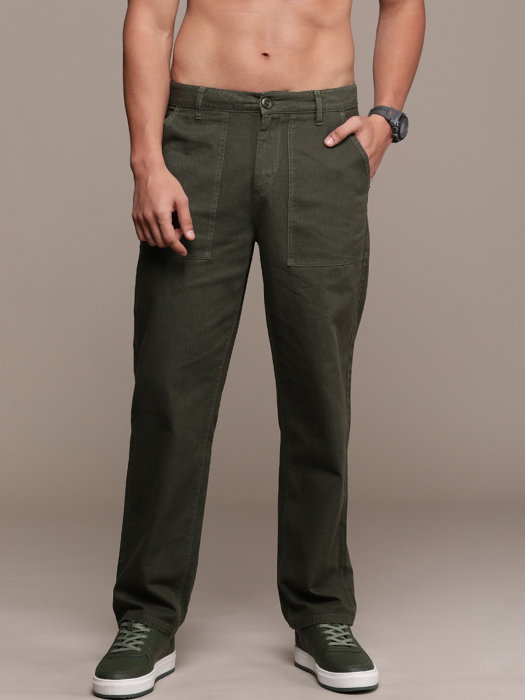 

Roadster Men Relaxed Fit Pure Cotton Chinos, Olive