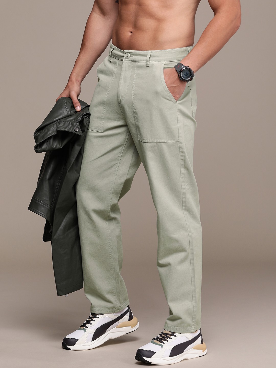 

Roadster Men Relaxed Fit Pure Cotton Chinos, Green