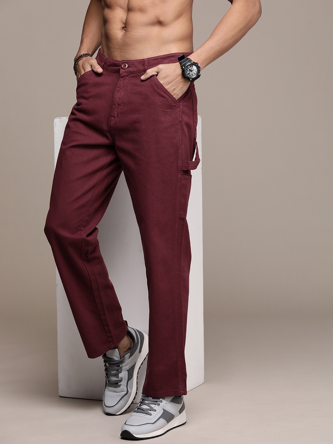 

Roadster Men Straight Fit Pure Cotton Carpenter Chinos, Burgundy