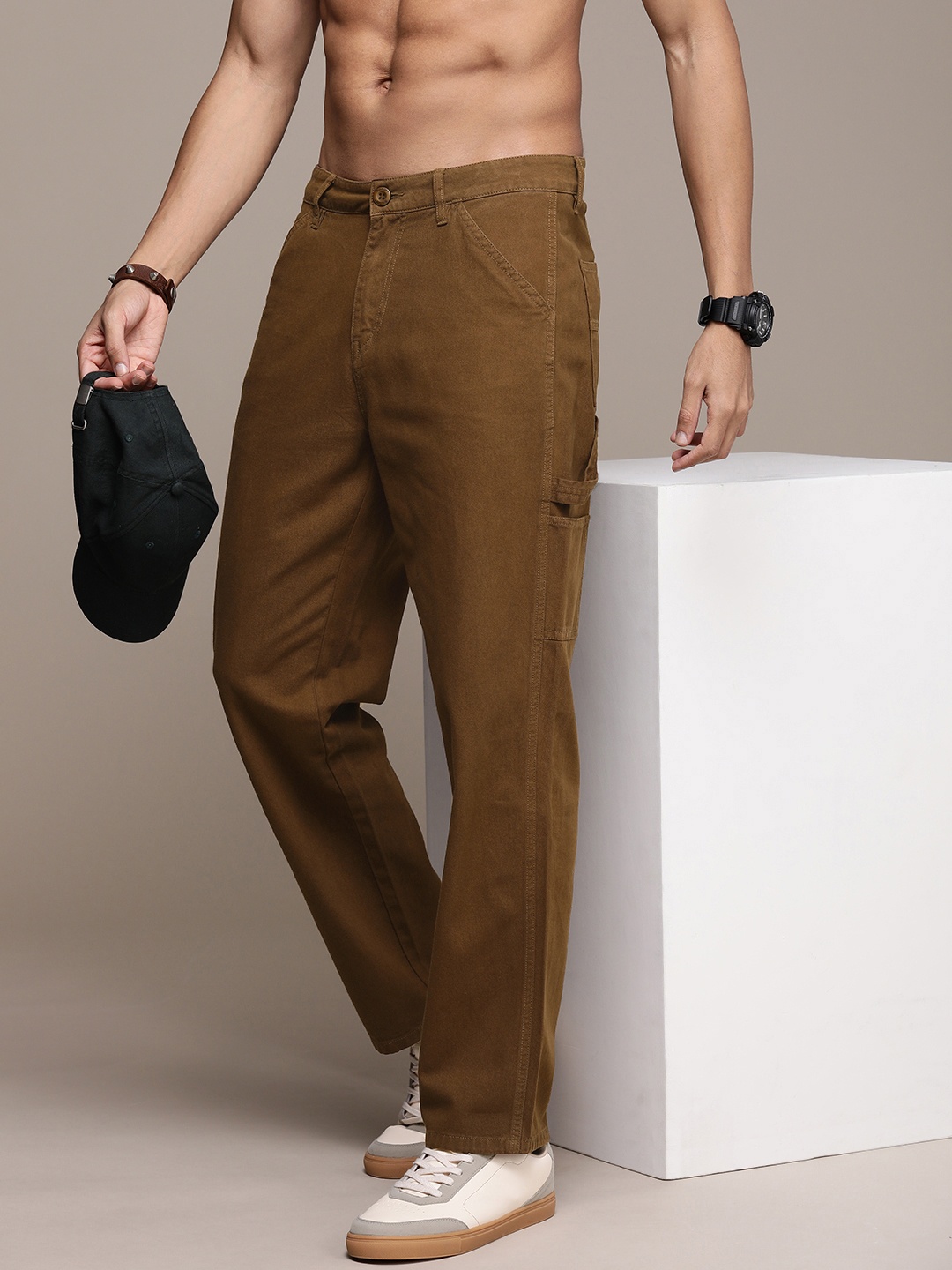 

Roadster Men Straight Fit Pure Cotton Carpenter Chinos, Brown