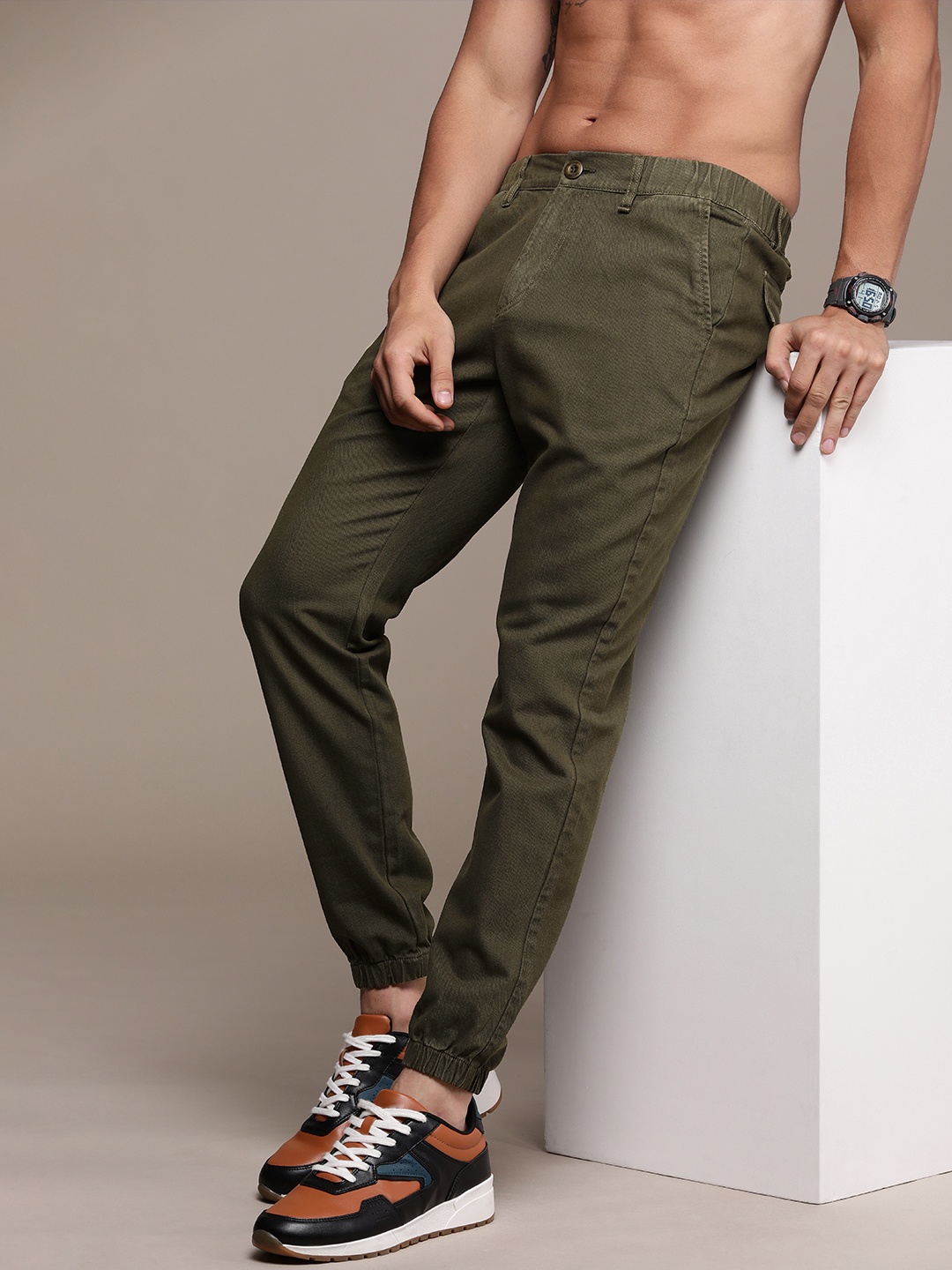 

Roadster Men Relaxed Fit Pure Cotton Joggers, Olive