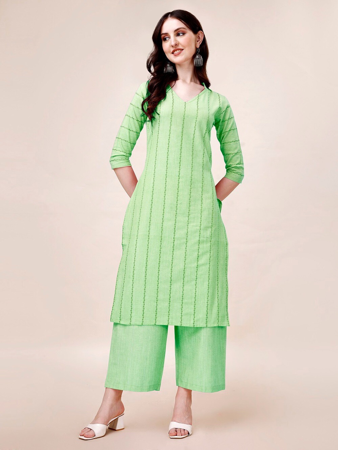 

CANIZZARO Striped Printed V-Neck Pure Cotton Straight Kurta with Palazzos, Green