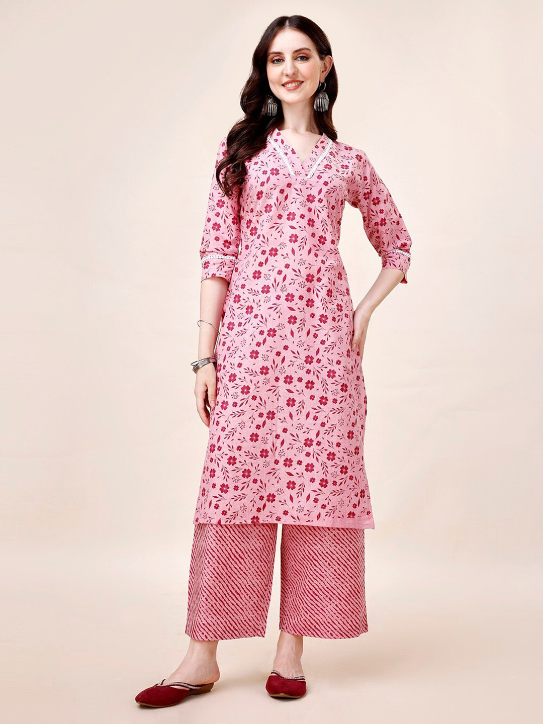 

CANIZZARO Floral Printed V-Neck Pure Cotton Straight Kurta with Palazzos, Pink