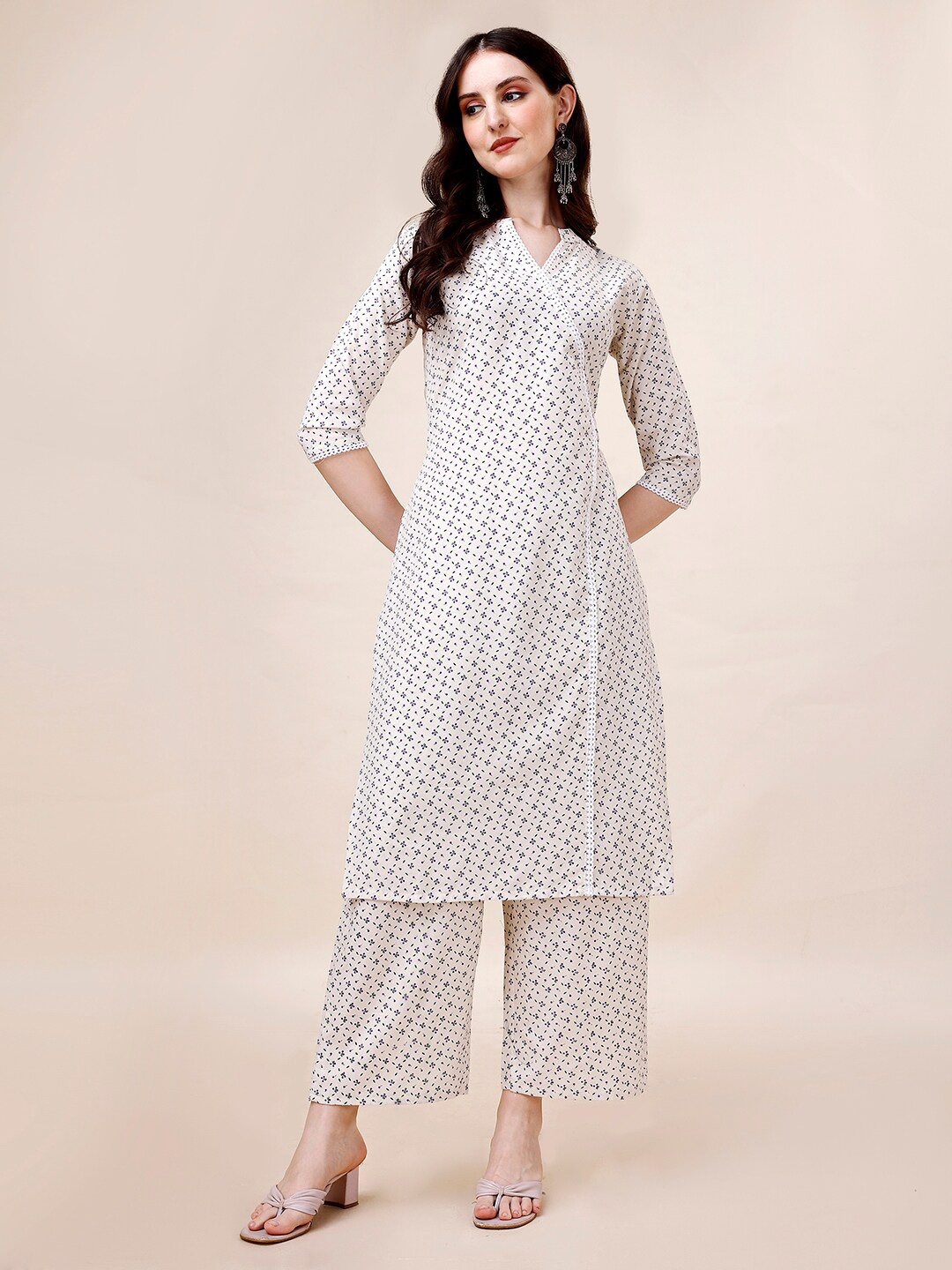 

CANIZZARO Floral Printed V-Neck Pure Cotton Straight Kurta with Palazzos, Black