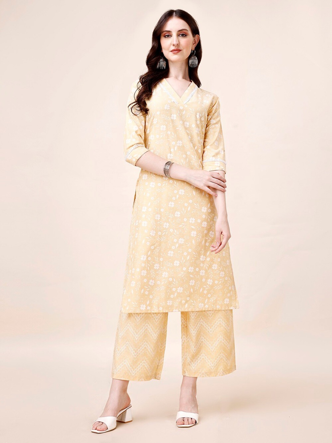 

CANIZZARO Floral Printed V-Neck Pure Cotton Straight Kurta With Palazzo, Yellow