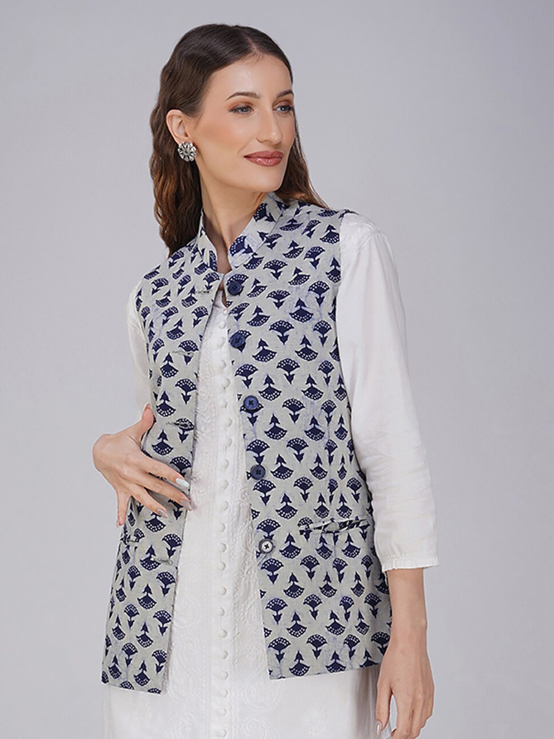 

Vastraa Fusion Ethnic Motifs Printed Nehru Jacket, Grey