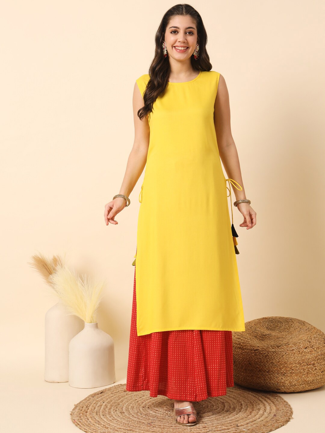 

Meeranshi Round Neck Straight Kurta, Yellow