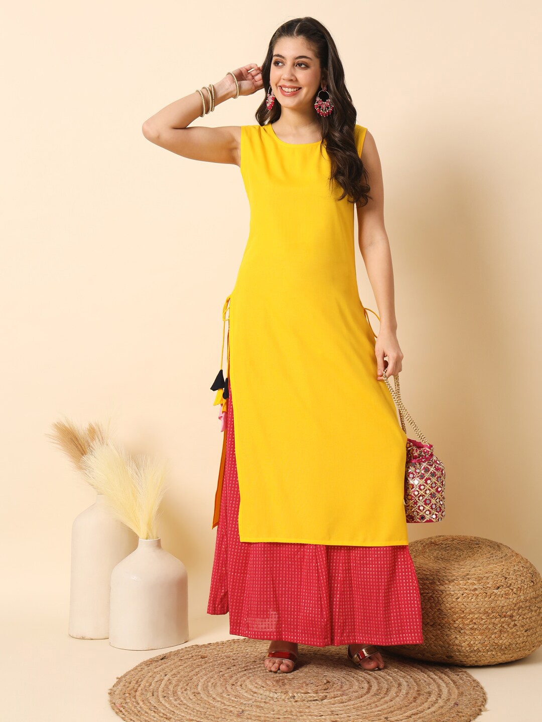 

Meeranshi Round Neck Straight Kurta, Yellow